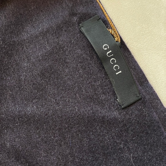 NWT Authentic Vintage Gucci wool scarf with embroidered crest - Picture 6 of 6